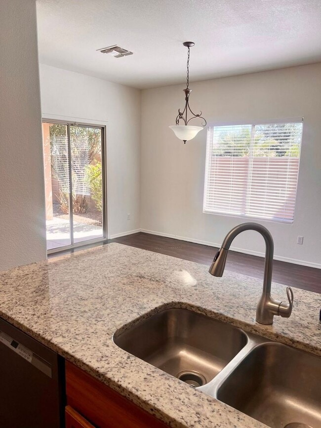 Building Photo - 3-bedroom, 2-bath in Johnson Ranch