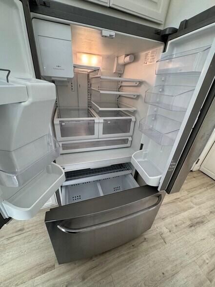 Building Photo - 1121 Calle Tulipan