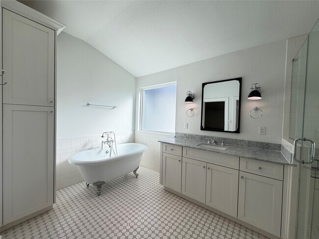 Building Photo - 2807 Old Pecan Grove Ln