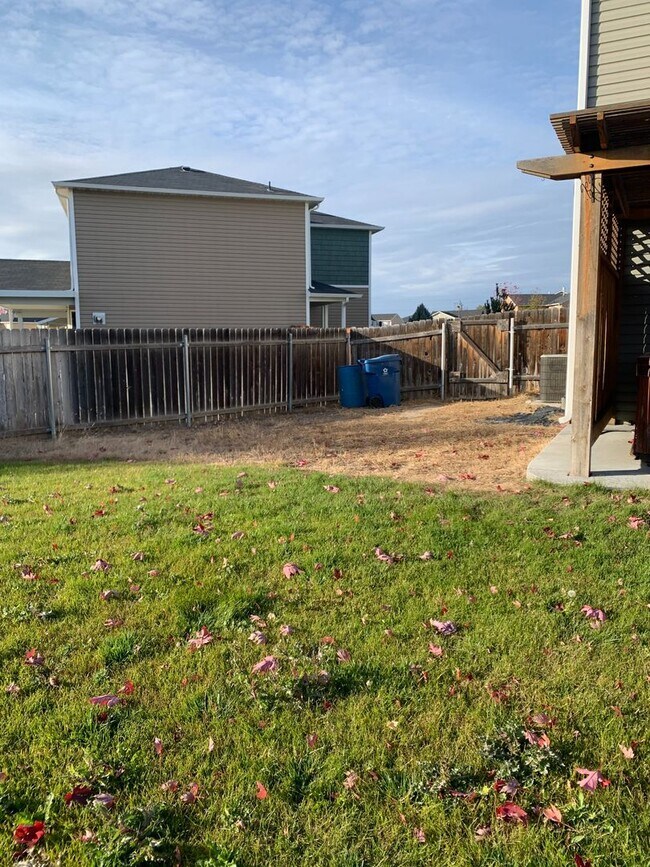Building Photo - Newer home in the Sawtooth Lakes Neighborh...
