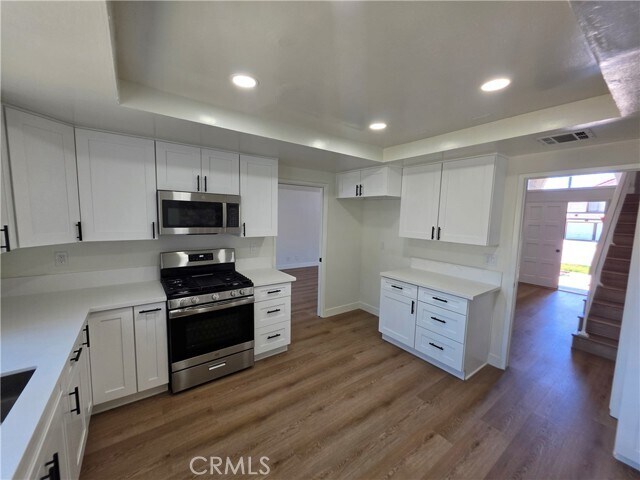 Building Photo - 8831 Sailport Dr