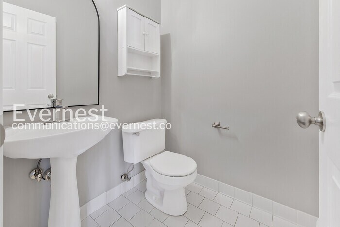 Building Photo - 116 31st Ave N