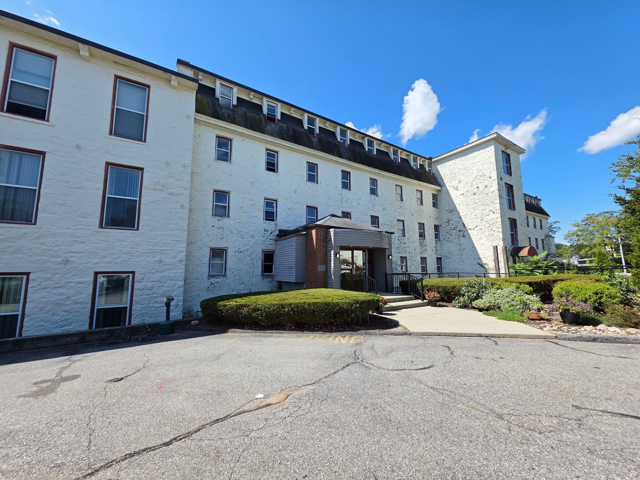 Building Photo - 494 Woonasquatucket Ave