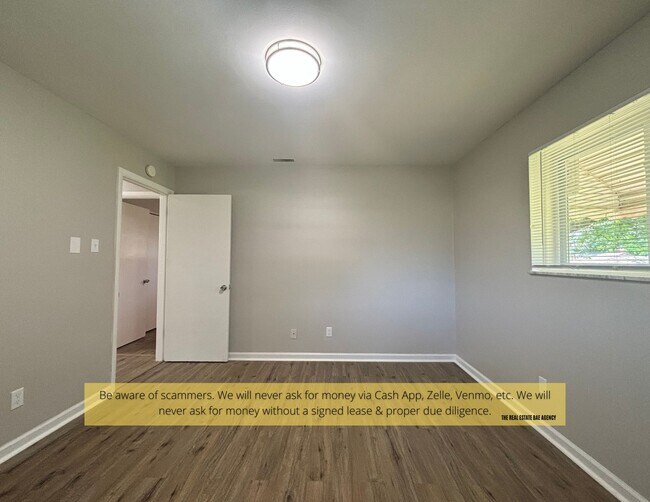 Building Photo - 1118 Soria St