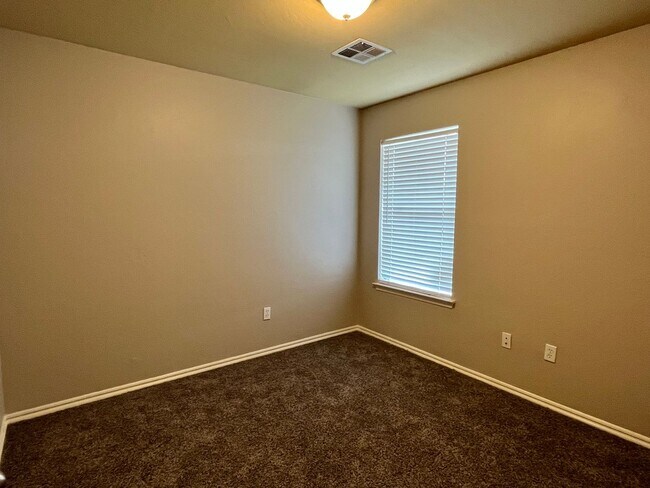 Building Photo - 4 Bed 2 Bath Home in Mustang Schools