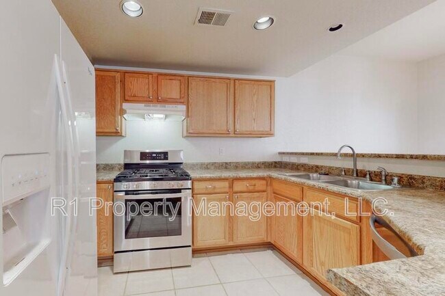 Building Photo - 6800 Vista Del Norte Dr NE