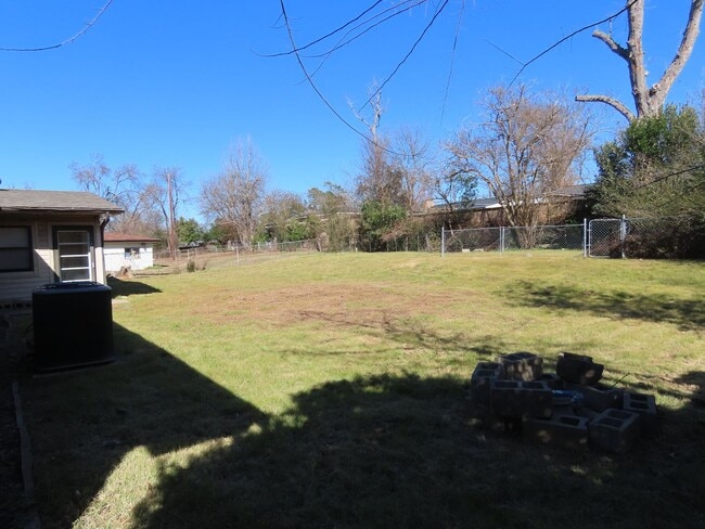 Building Photo - Newly Remodeled 3 Bedroom-1.5 Bath Home!