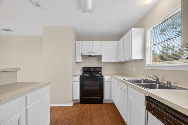 Building Photo - 16022 Old River Rd