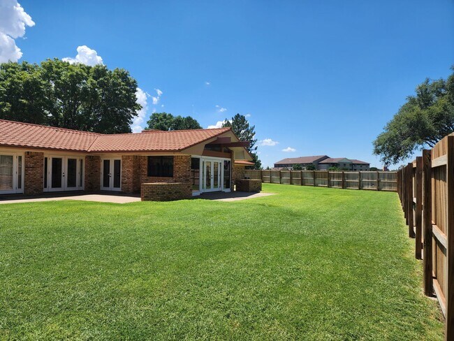 Building Photo - 516 Diamondhead Dr