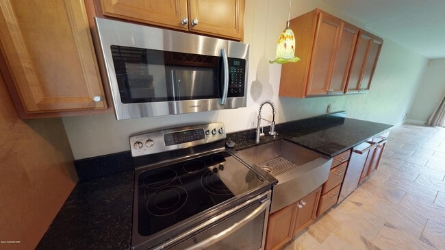Building Photo - 1527 Waldorf Cir NE