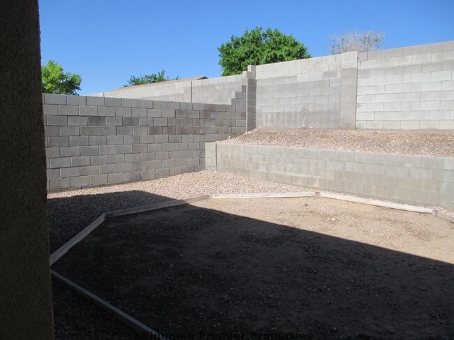 Building Photo - 2132 Ridgeview Rd