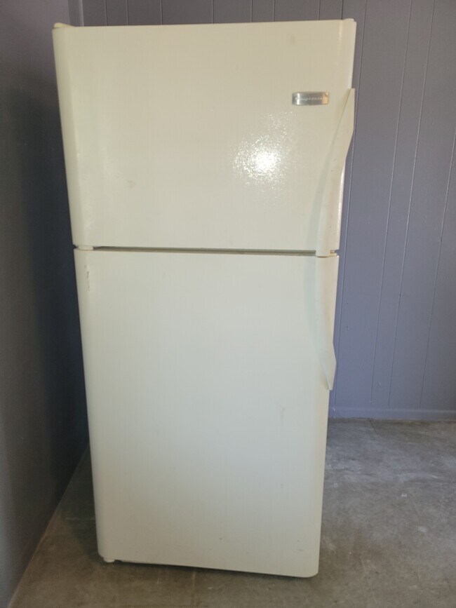 Building Photo - 461 W Thurber Rd