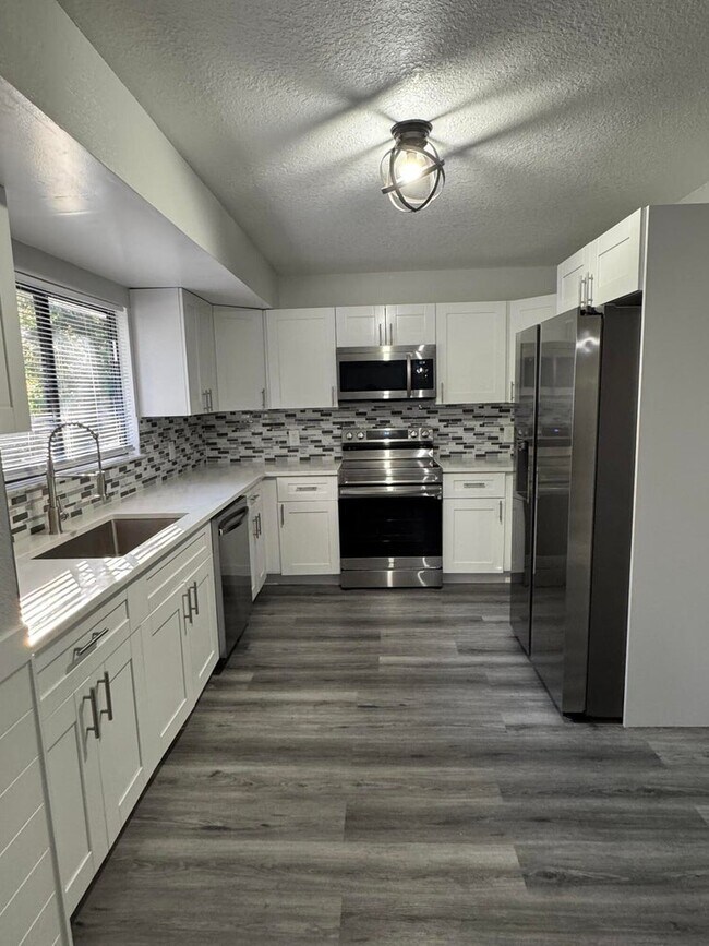 Building Photo - 2774 SE Brevard Ave