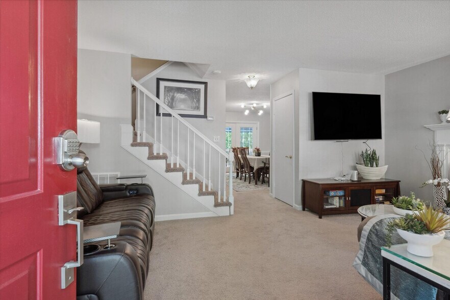 Building Photo - 107 Barbary Ct