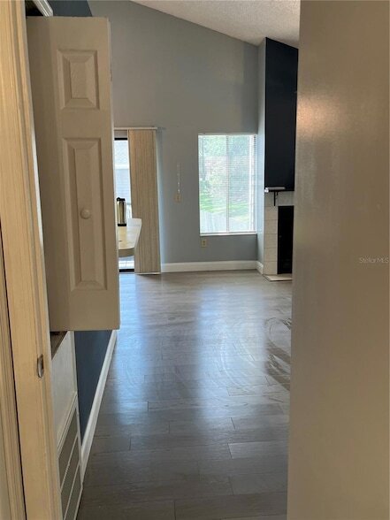 Building Photo - 537 Sun Ridge Pl