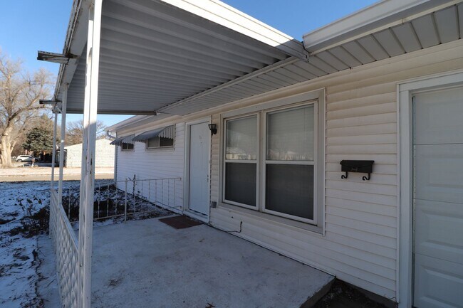 Building Photo - Charming 3 bedroom home on Corner Lot!