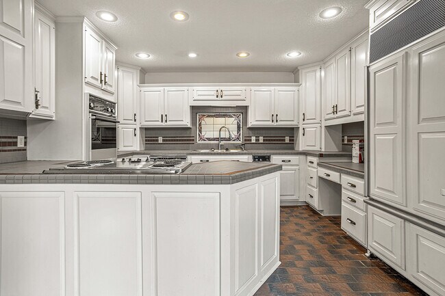 Building Photo - 274 Elkins Rd