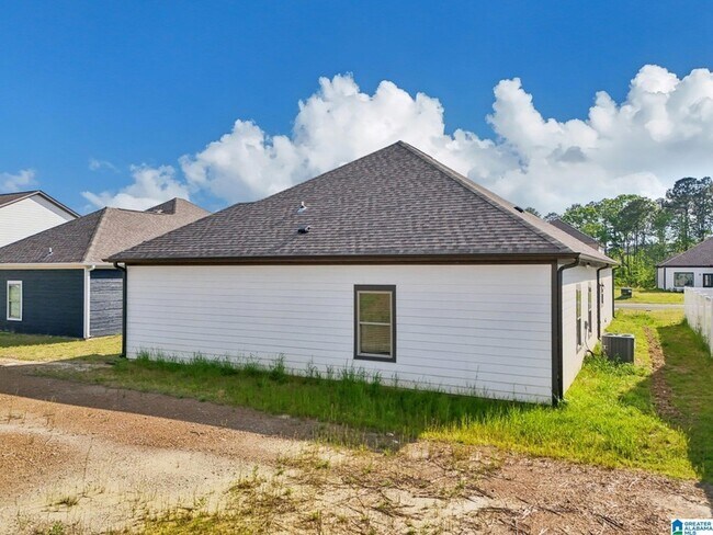 Building Photo - 152 Kings Wy