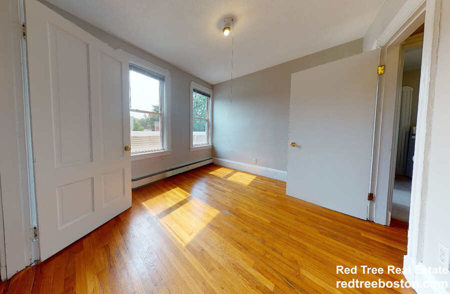 apt 3 - 560 Green St