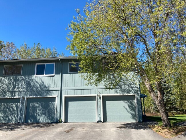 Primary Photo - Well kept (3) Bed, (2.5) Bath in Eastridge...