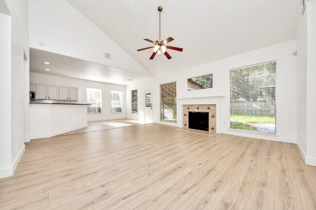 Building Photo - Spacious 4-Bedroom Home with Private Office & Room for Everyone!
