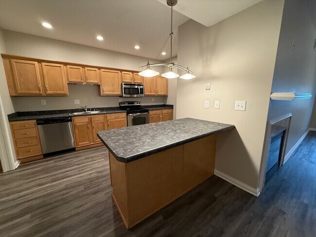 Building Photo - Beautiful 2 Bedroom Condo in Dorsey Village