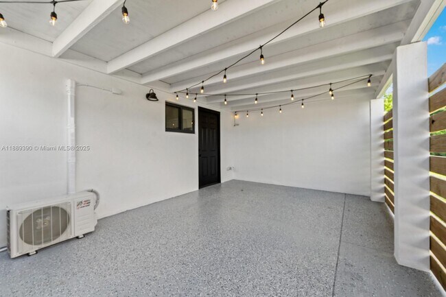 Building Photo - 9370 Nassau Dr