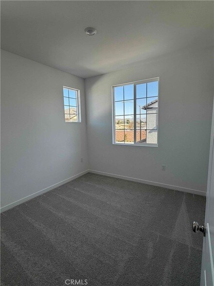 Building Photo - 32879 Manhattan Ave