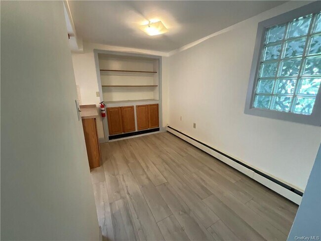 Building Photo - 371 Church St