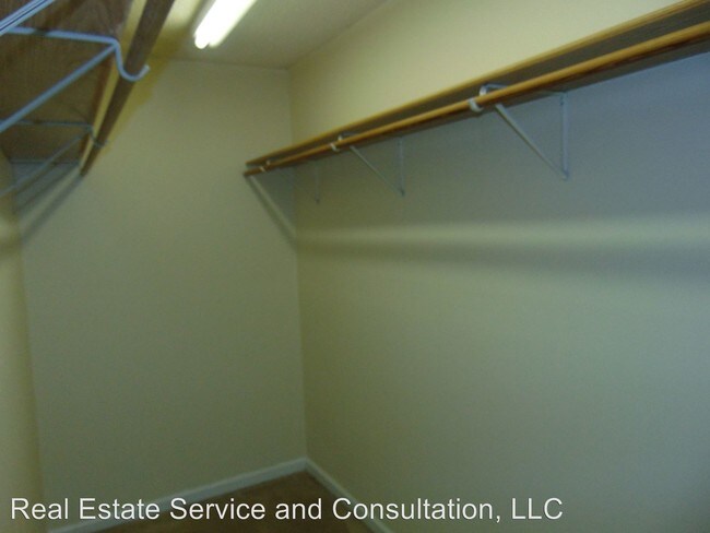 Building Photo - 1000 Lori Ln