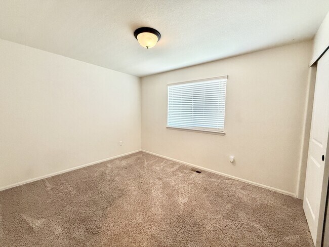 Building Photo - 3442 Curlew Dr