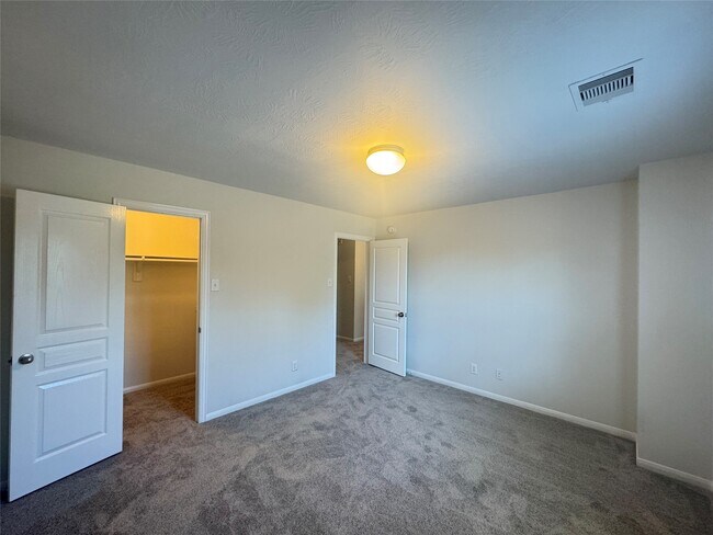 Building Photo - 8107 Gran Villa Dr