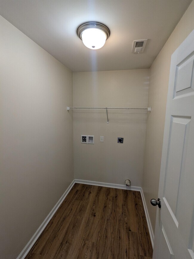 Building Photo - 1328 Valor Rd
