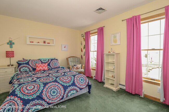 Building Photo - 1095 Island Dr