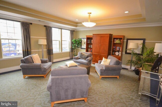 Building Photo - 4950 Brenman Park Dr