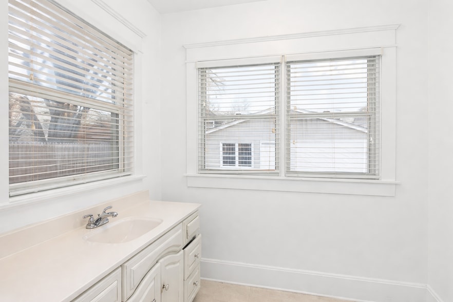 Building Photo - 1498 Selby Ave