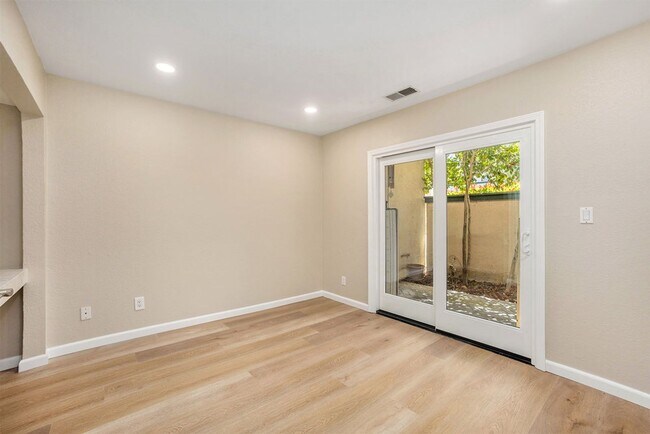 Building Photo - 109 Carob Ln
