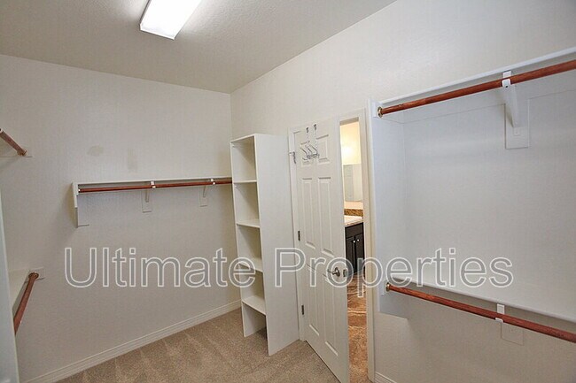 Building Photo - 9907 W Louise Dr