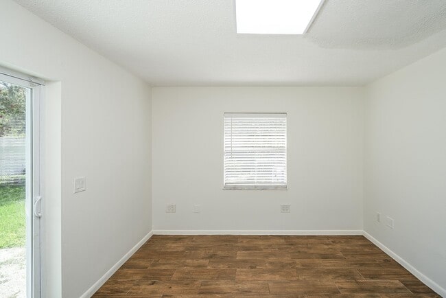 Building Photo - 1040 Dorado Dr