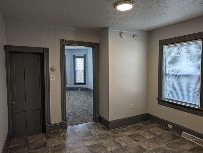 Building Photo - 1055-1057-1057 Liberty St