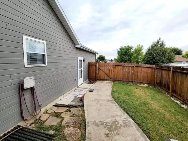 Building Photo - 1301 Sierra Dr