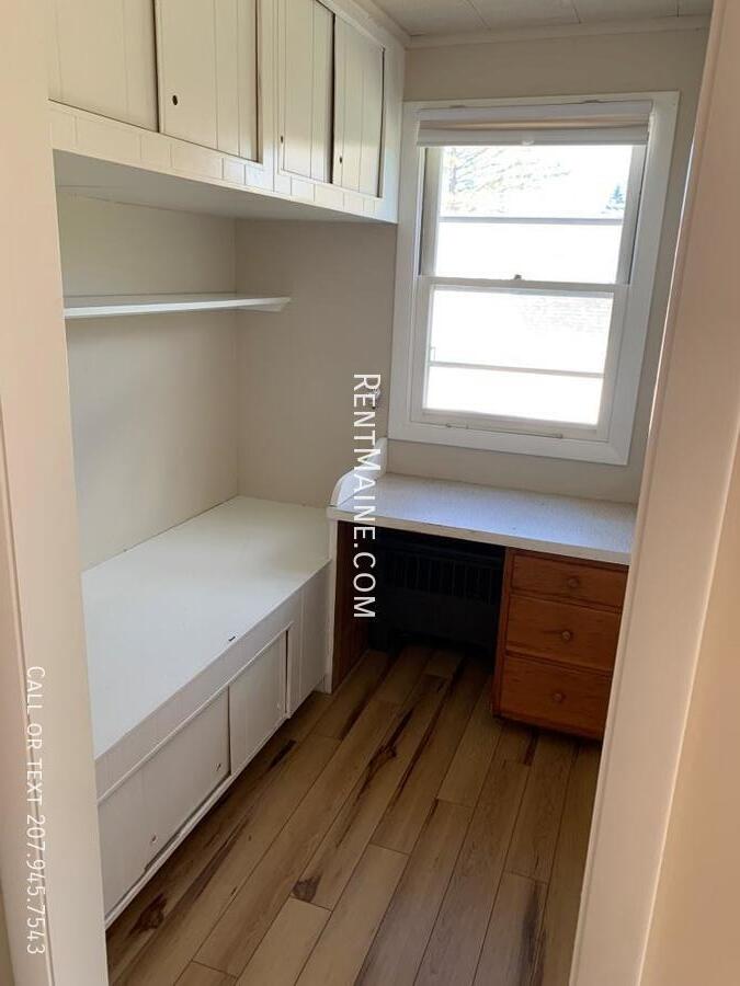 Building Photo - 198 Main Rd N