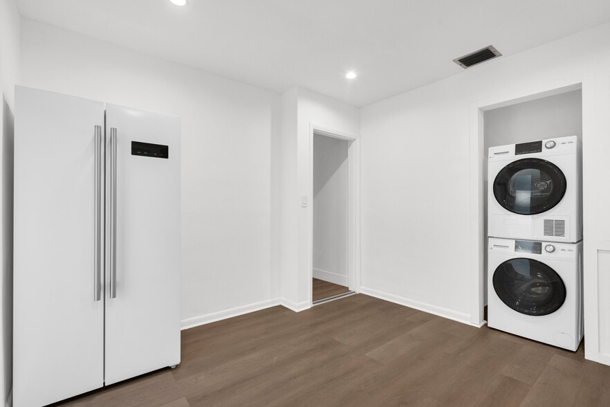 Building Photo - 4701 SW 104th Ct