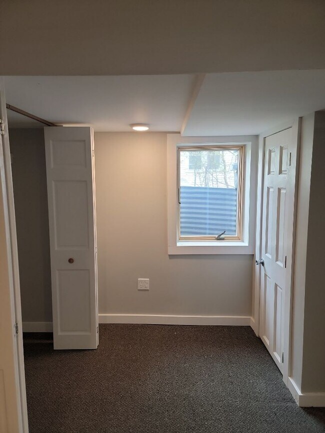 Building Photo - AVAILABLE JUNE 1st 2026 - Fantastic Newly ...