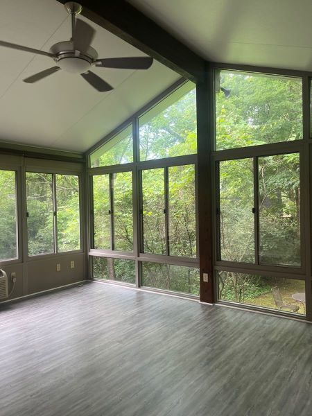 Building Photo - Recently renovated 3bd/2ba townhome in Ced...