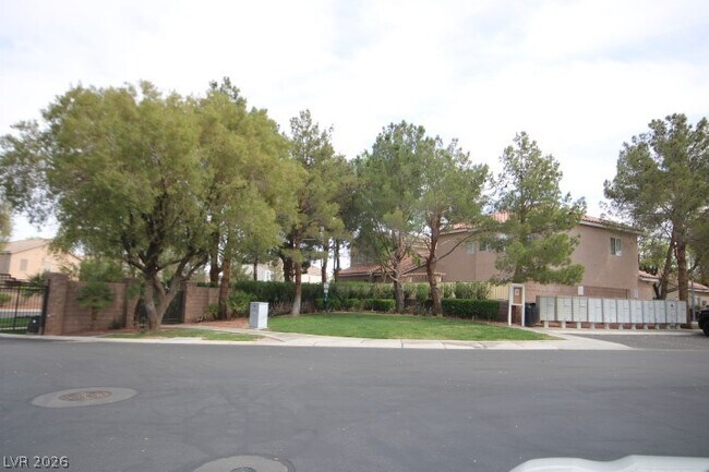 Building Photo - 947 Whispering Grove Ave