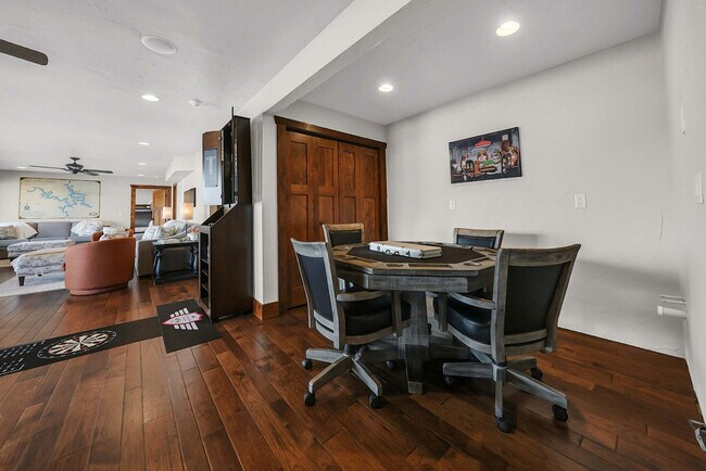 Building Photo - 201 Shady Ozark Ln