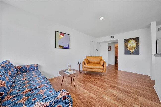 Building Photo - 1408 Hughes St