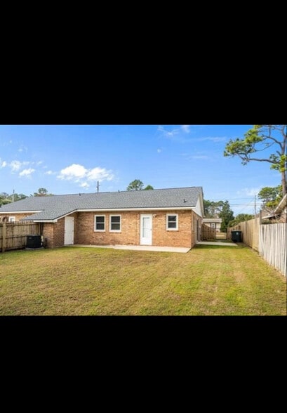 Building Photo - 1004 Belle Dr