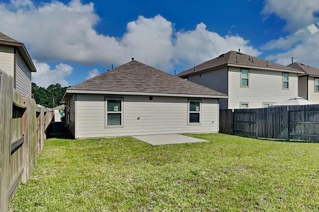 Building Photo - 18755 Faustina Way